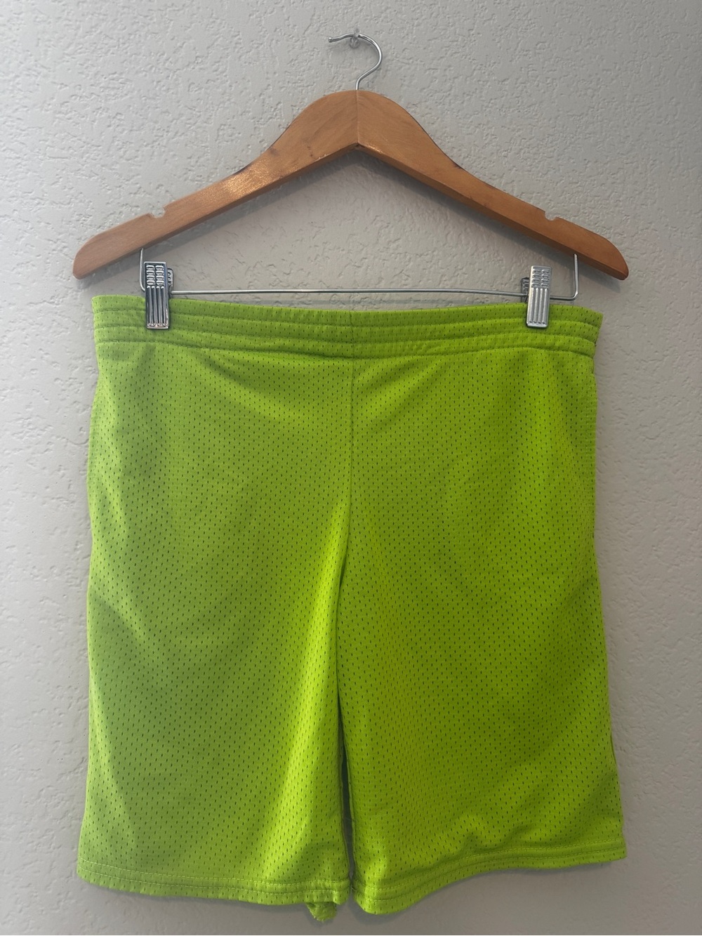Athletic Works Boys Neon Green Mesh Athletic Shorts Size M (8)